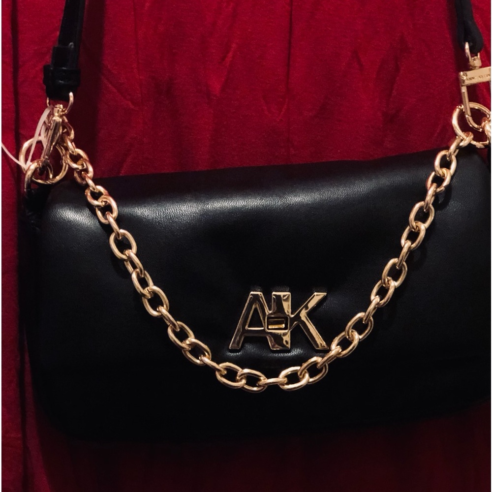 NEW, never worn Ann Klein Black Crossbody with gold tone hardware and chain.